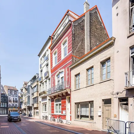 Bright In The Center Hotel