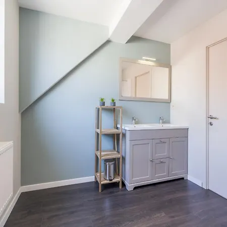 Bright In The Center Hotel 2*