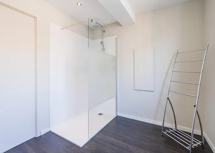 Bright In The Center Hotel 2*