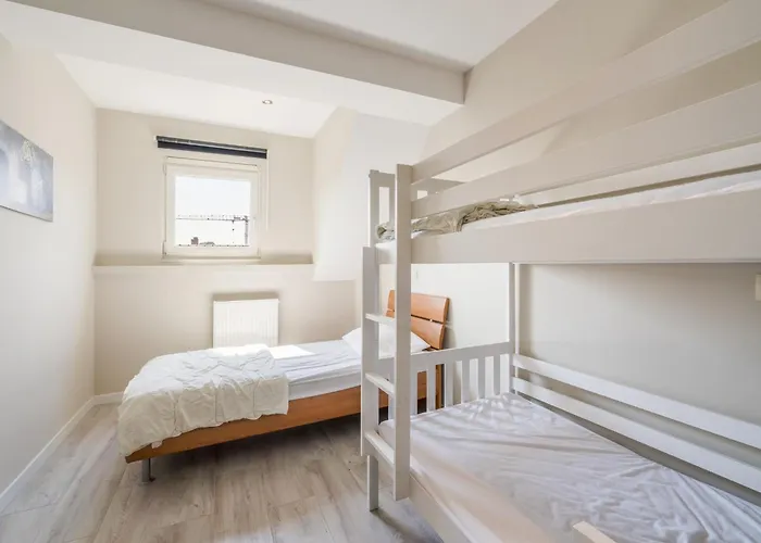 Bright In The Center Hotel 2*