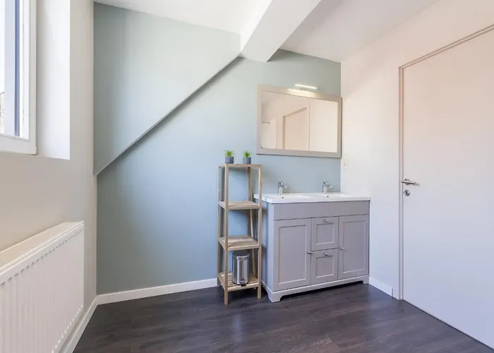 Bright In The Center Hotel 2*